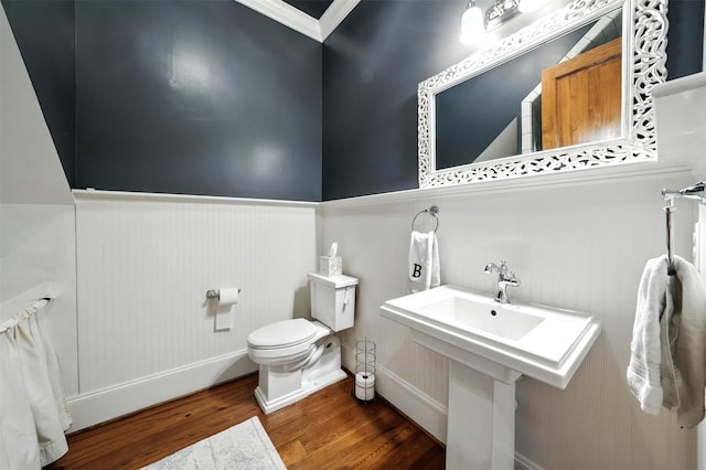 829 Ralfallen St, Houston, TX 77008 - bathroom with wood finished floors, wainscoting, and crown molding
