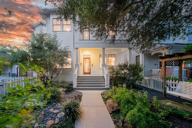 829 Ralfallen St, Houston, TX 77008 - view of front facade featuring a porch and a balcony