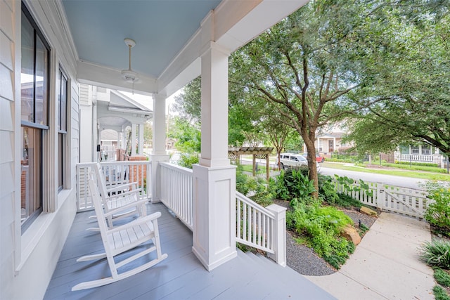 829 Ralfallen St, Houston, TX 77008 - view of covered porch