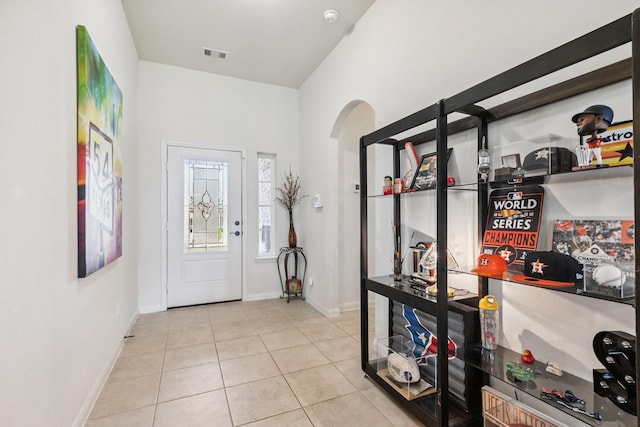 21015 Echo Manor Dr, Hockley, TX 77447 - tiled foyer entrance featuring baseboards and arched walkways