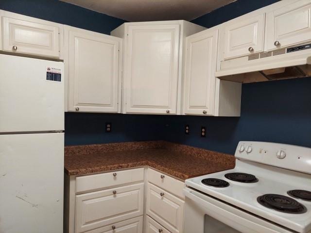 380 Rae Ann Blvd, Livingston, TX 77351 - kitchen featuring white appliances, under cabinet range hood, white cabinetry, and dark countertops