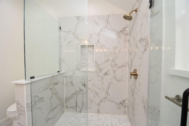 729 Caperton St, Houston, TX 77022 - full bath with a marble finish shower and toilet