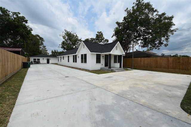 729 Caperton St, Houston, TX 77022 - view of front of house with concrete driveway