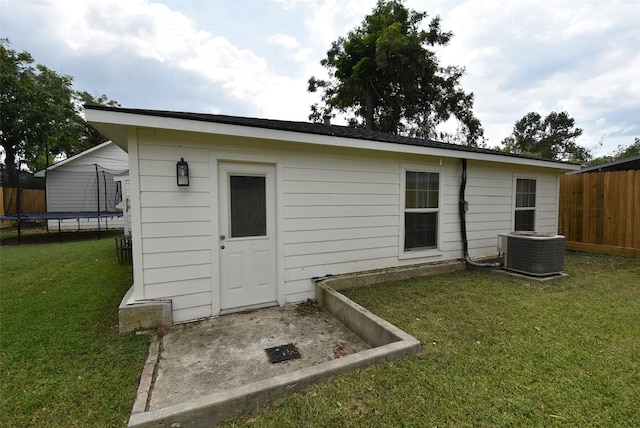 729 Caperton St, Houston, TX 77022 - rear view of property with a trampoline