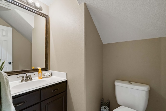 12106 Hawthorne Hill Cir, Humble, TX 77346 - bathroom with vaulted ceiling, vanity, and a textured ceiling