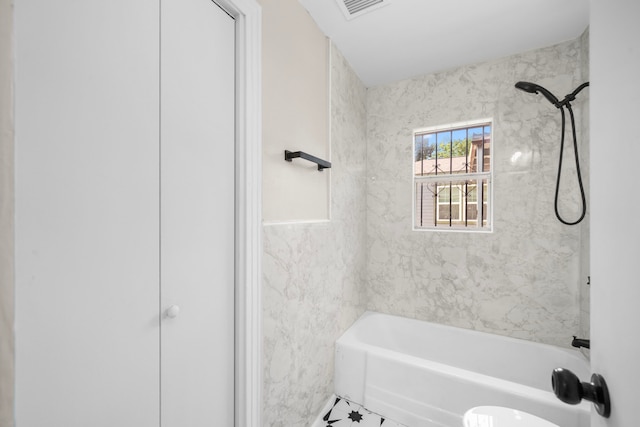 5519 Chapman St, Houston, TX 77009 - full bath featuring shower / washtub combination