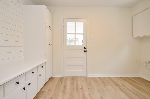 10623 Longmont Dr, Houston, TX 77042 - mudroom with light wood-style flooring and baseboards