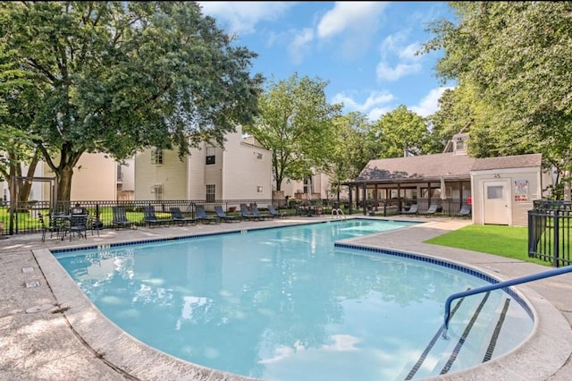9809 Richmond Ave Unit 8, Houston, TX 77042 - community pool with a patio