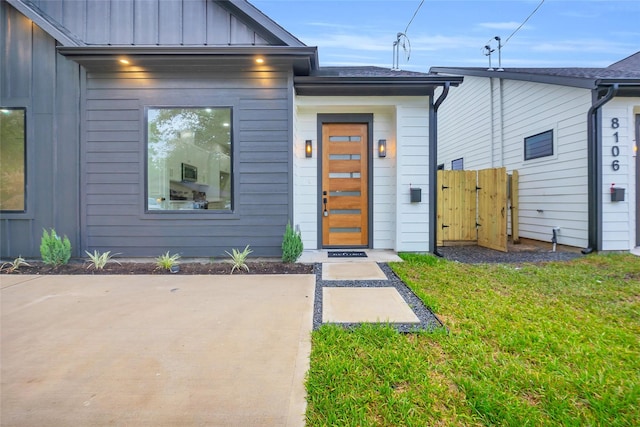 8110 Brandon St, Houston, TX 77051 - view of front of house with board and batten siding, a gate, and roof with shingles