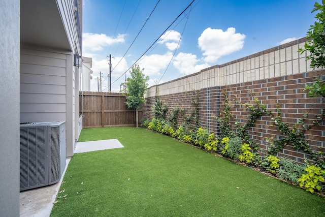 1720 Sedola Ln, Houston, TX 77055 - view of yard