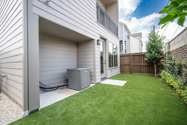 1720 Sedola Ln, Houston, TX 77055 - fenced backyard featuring a patio