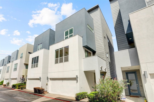 2232 Leeland St, Houston, TX 77003 - view of property featuring an attached garage