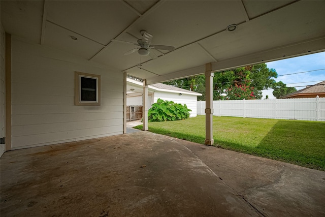 982 W Donovan St, Houston, TX 77091 - fenced backyard featuring a patio area and ceiling fan