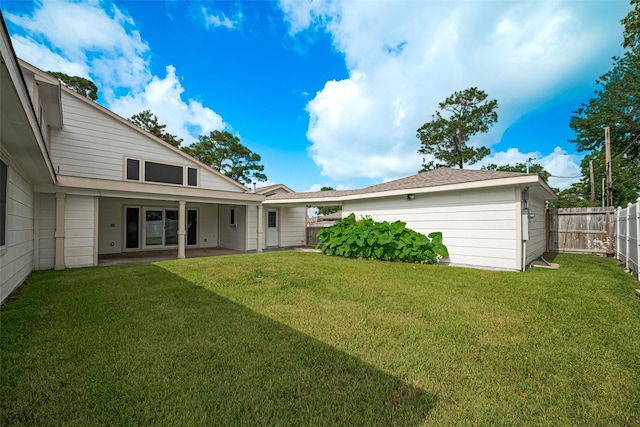 982 W Donovan St, Houston, TX 77091 - fenced backyard featuring a patio area