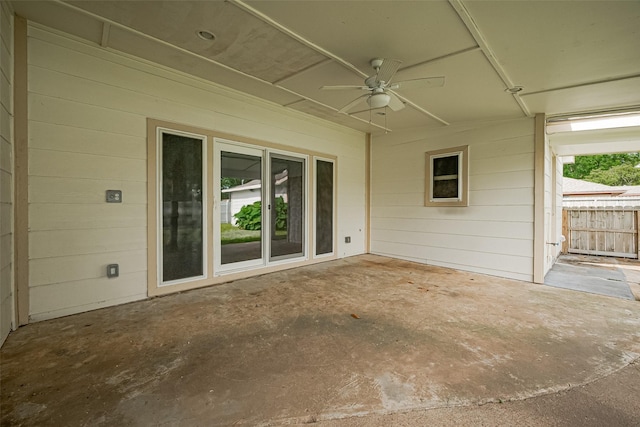 982 W Donovan St, Houston, TX 77091 - view of patio featuring ceiling fan