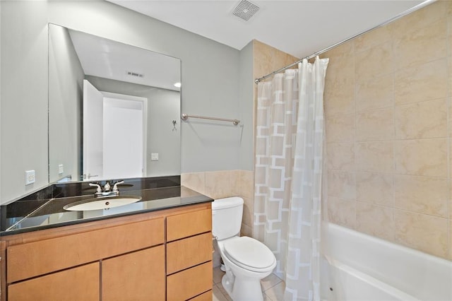 1312 Live Oak St Unit 215, Houston, TX 77003 - full bath with vanity, shower / bathtub combination with curtain, and tile patterned flooring