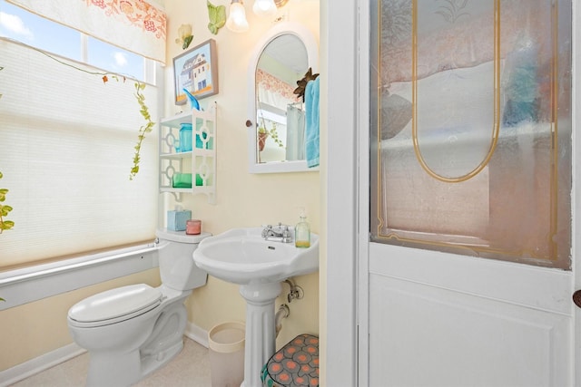 1611 34th St, Galveston, TX 77550 - bathroom featuring toilet and baseboards