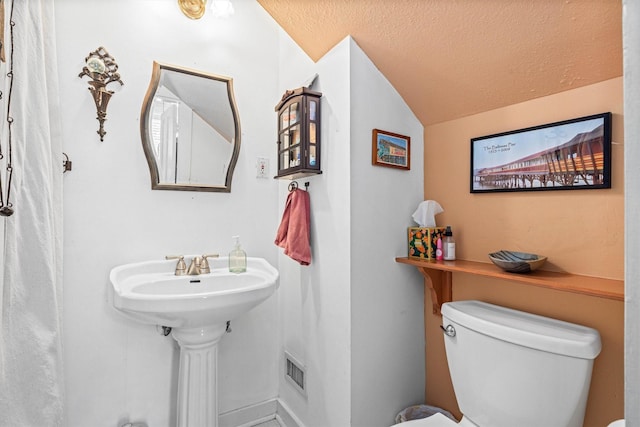 1611 34th St, Galveston, TX 77550 - bathroom with lofted ceiling and a textured ceiling