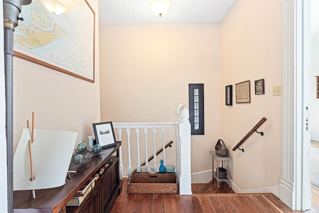 1611 34th St, Galveston, TX 77550 - foyer entrance with wood finished floors and baseboards