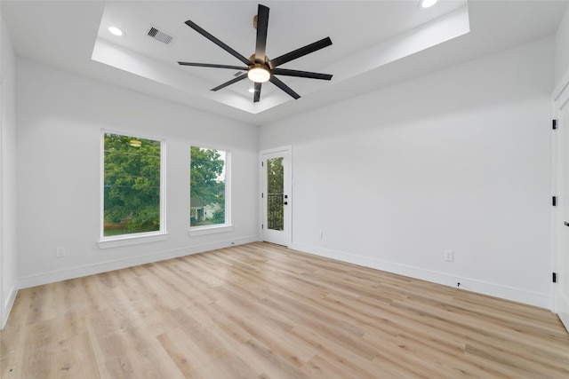 6715 England St, Houston, TX 77021 - unfurnished room featuring a tray ceiling, light wood-style floors, recessed lighting, and a ceiling fan