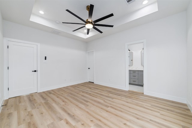 6715 England St, Houston, TX 77021 - unfurnished room featuring a ceiling fan, light wood-style flooring, recessed lighting, and a tray ceiling