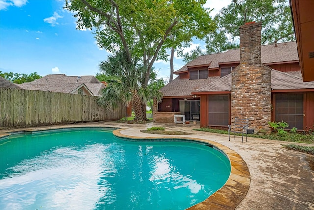 2823 W Pebble Beach Dr, Missouri City, TX 77459 - view of pool featuring a patio