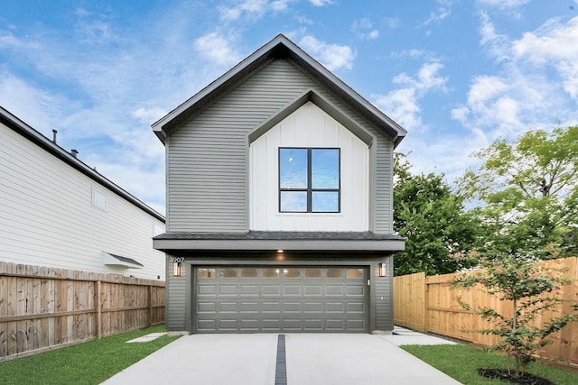 3907 Sumpter St, Houston, TX 77020 - garage with driveway