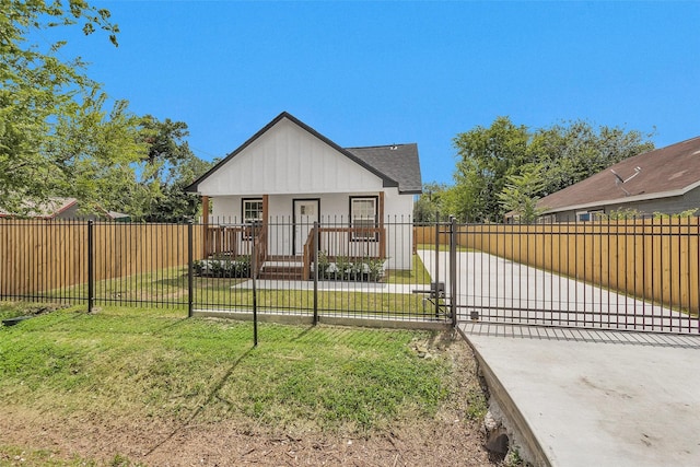 4412 Sayers St, Houston, TX 77026 - view of front of property with a fenced front yard, a porch, a gate, and driveway