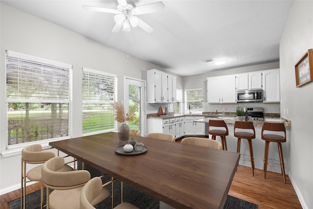 3327 Shady Glen Ln, Missouri City, TX 77459 - dining space featuring wood finished floors and a ceiling fan