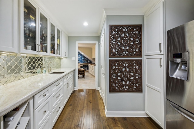 206 Lakemere St, Houston, TX 77079 - bar area featuring stainless steel fridge with ice dispenser, dark wood-style floors, crown molding, backsplash, and recessed lighting