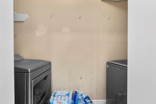 13530 Sharpbill Dr, Houston, TX 77083 - laundry area featuring washer / dryer