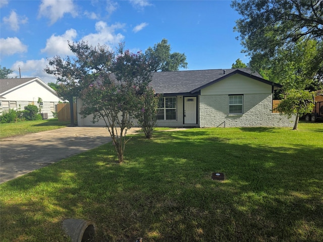121 Tanglewood St, Baytown, TX 77520 - single story home featuring driveway, a front lawn, and an attached garage