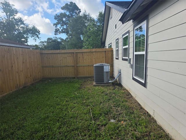 121 Tanglewood St, Baytown, TX 77520 - view of fenced backyard