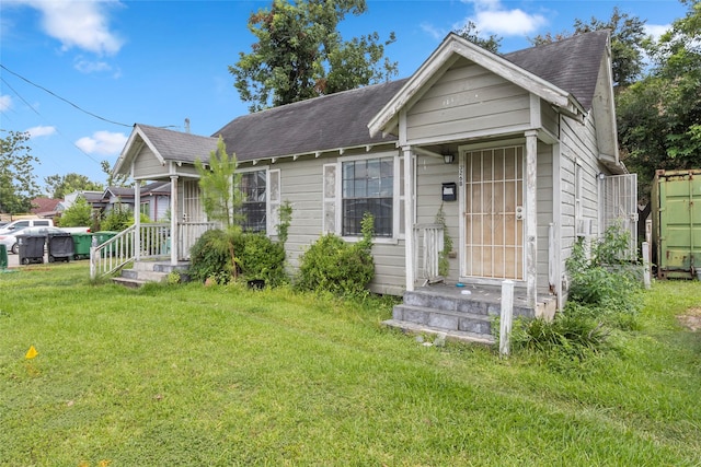 324 Erin, Houston, TX 77009 - bungalow-style home with a front yard and a shingled roof