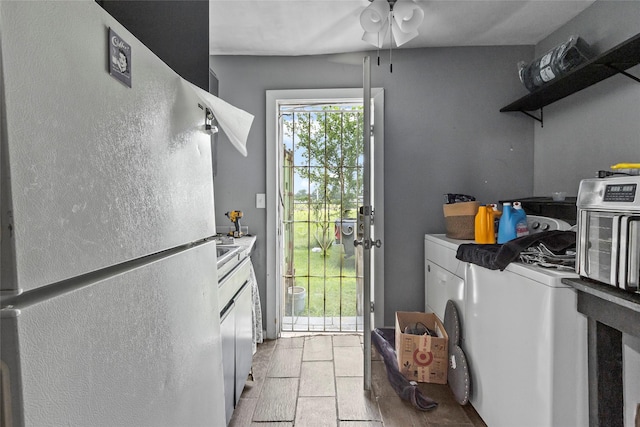 324 Erin, Houston, TX 77009 - washroom with ceiling fan