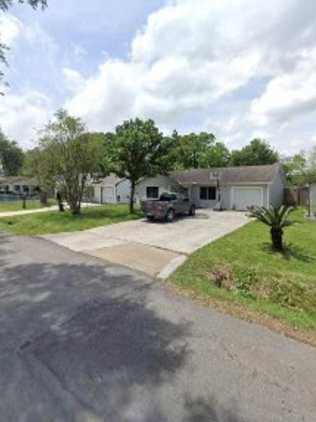 308 S 11th St, La Porte, TX 77571 - view of front of property with driveway, a garage, and a front yard
