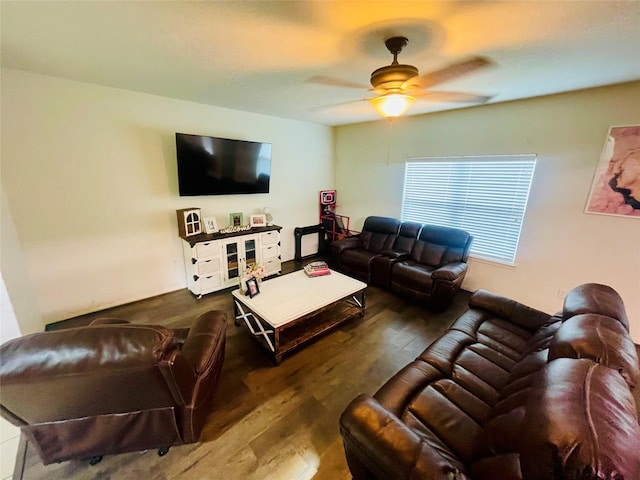9458 Grand Spark Dr, Rosharon, TX 77583 - living area featuring wood finished floors and a ceiling fan