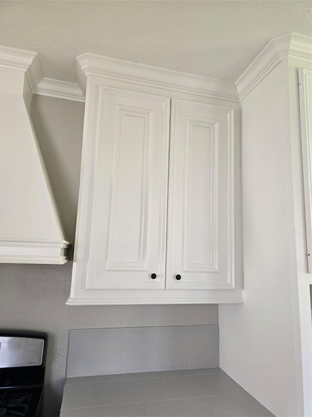604 N Main St, Galena Park, TX 77547 - detailed view of crown molding