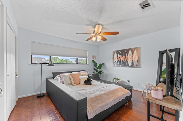 2816 Lighthouse Dr, Houston, TX 77058 - bedroom with wood-type flooring, a textured ceiling, and a ceiling fan