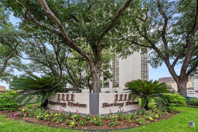 1111 Bering Dr Unit 1001, Houston, TX 77057 - view of community / neighborhood sign