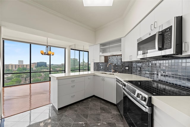 1111 Bering Dr Unit 1001, Houston, TX 77057 - kitchen with stainless steel appliances, crown molding, decorative backsplash, a chandelier, and white cabinets