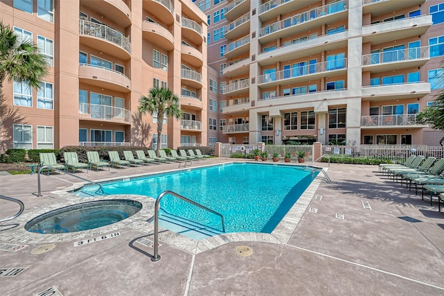 3505 Sage Rd Unit 1206, Houston, TX 77056 - community pool featuring a community hot tub and a patio area