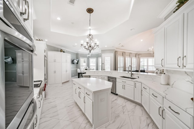 9503 Martha Springs Dr, Houston, TX 77070 - kitchen featuring a chandelier, a peninsula, crown molding, recessed lighting, and white cabinets