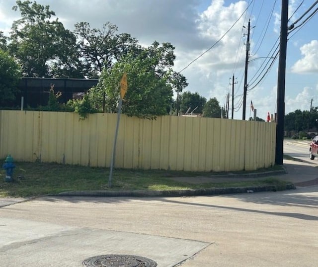 91 Burbank St, Houston, TX 77076 - photo 2