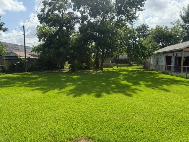 4514 Kress St, Houston, TX 77026 - view of yard