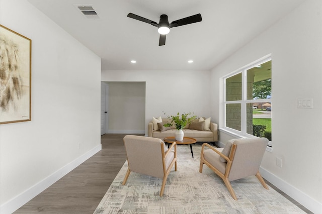 200 Burnett Dr, Baytown, TX 77520 - living area featuring ceiling fan, light wood-type flooring, and recessed lighting