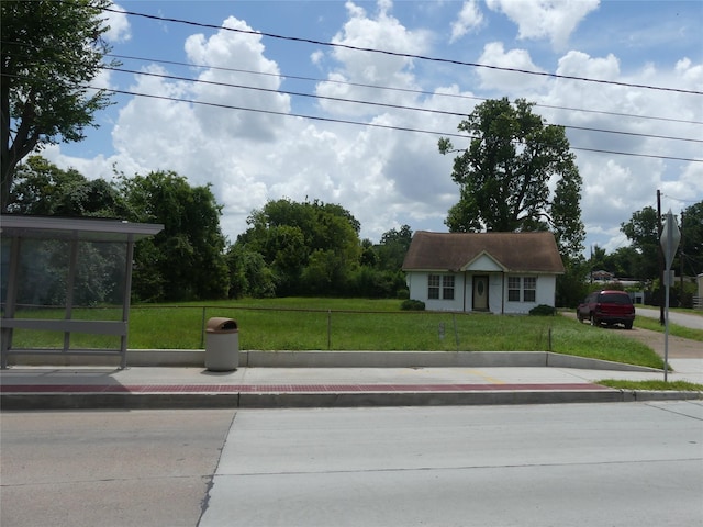 7713 Airline Dr, Houston, TX 77037 - view of front of house with a front lawn