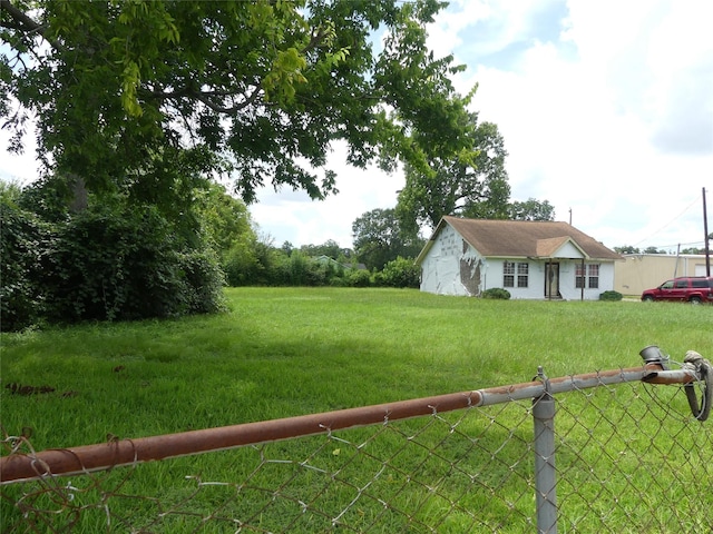 7713 Airline Dr, Houston, TX 77037 - view of yard