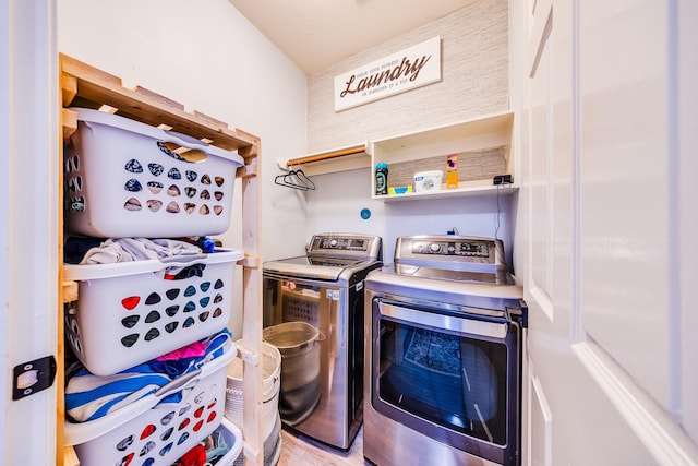 10627 Fire Sage Dr, Humble, TX 77396 - laundry room featuring washing machine and clothes dryer