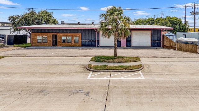902 51st St, Galveston, TX 77551 - view of front facade featuring a metal roof